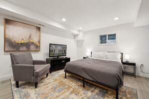 4 bedrooms, desk, iron/ironing board, WiFi