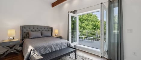 4 bedrooms, desk, iron/ironing board, WiFi