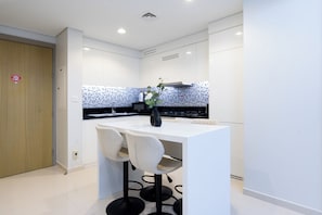 Deluxe Apartment, 2 Bedrooms, City View | Private kitchen | Fridge, microwave, oven, stovetop