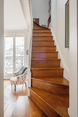 Interior - Parisian Vistas, by Veeve (Paris)