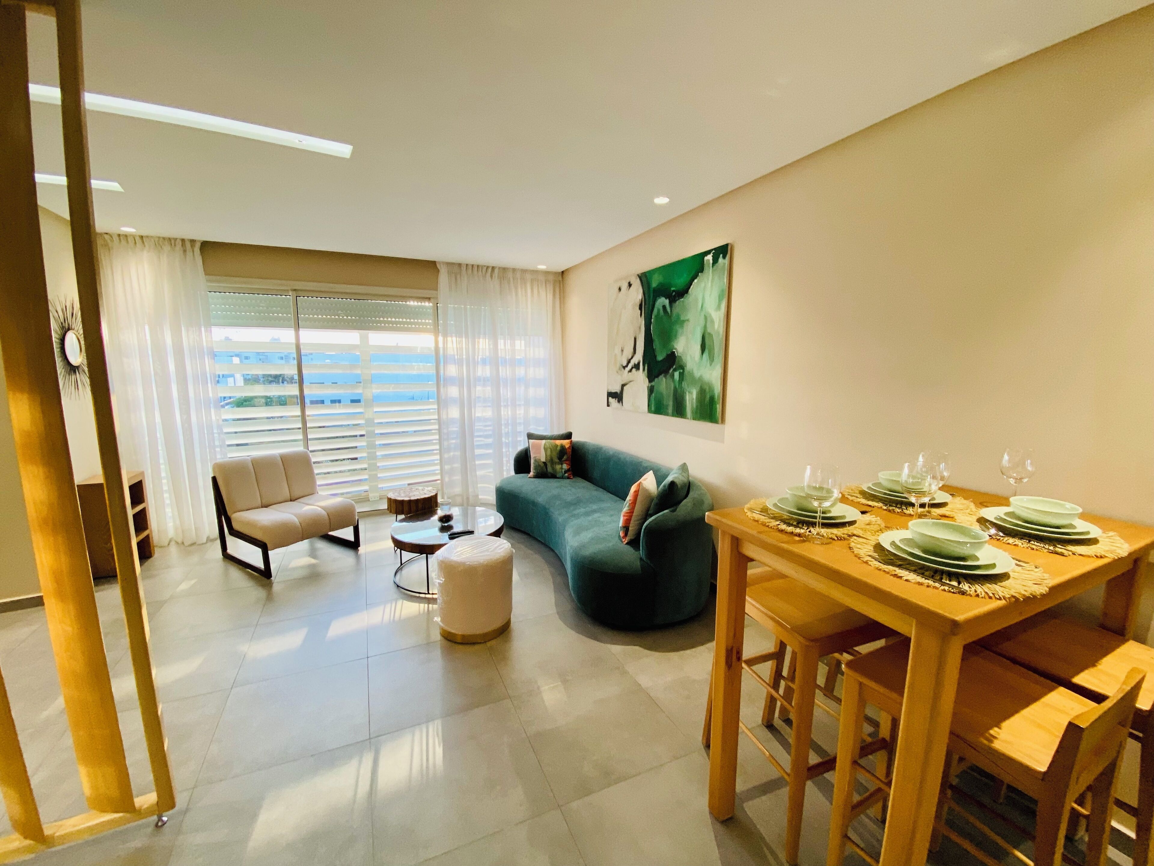 Apartamento superior, balcón, vistas a la ciudad | Zona de estar