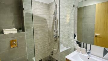 Superior Apartment, Balcony, City View | Bathroom