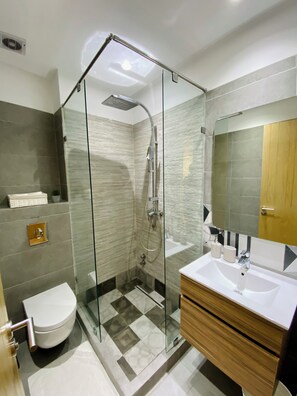 Superior Apartment, Balcony, City View | Bathroom