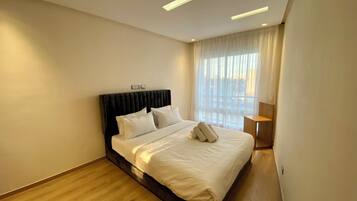 Apartamento superior, balcón, vistas a la ciudad | 2 dormitorios, tabla de planchar con plancha, wifi gratis