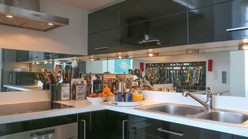 Fridge, microwave, oven, dishwasher