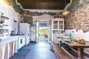 Fridge, oven, stovetop, coffee/tea maker - Baddi Di La Predda (Sassari)