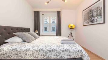 2 bedrooms, desk, iron/ironing board, travel crib