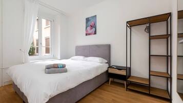 2 Schlafzimmer, Schreibtisch, Bügeleisen/Bügelbrett, Reisekinderbett