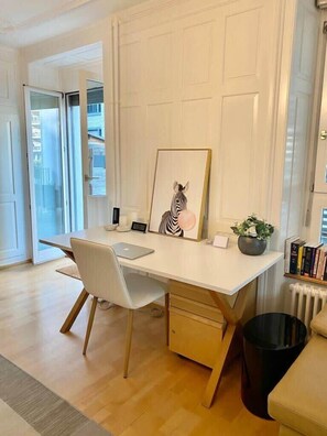 Interior - RARE GEM - Downtown 2-BR Apt with Big Terrace Diamond (Zürich)