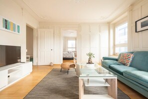 Unclassified image, 4 of 19, button