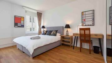 2 bedrooms, desk, iron/ironing board, travel crib