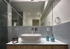 تجهيزات دش، مجففات شعر، مناشف
