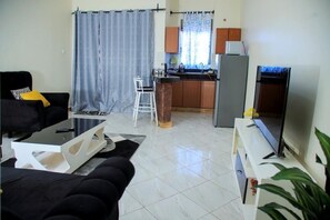 Classic Apartment, Balcony, City View | Ruang tamu