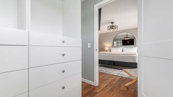 3 bedrooms, iron/ironing board, free WiFi