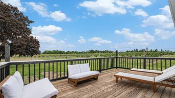 3 bedrooms, iron/ironing board, free WiFi