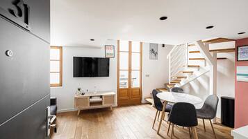 Appartement Confort (10) | Coin séjour | Télévision de 60 pouces avec chaßnes par cùble