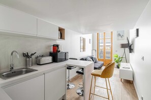Lägenhet City | Eget kök | Kylskåp, mikrovågsugn, spishäll och espressobryggare