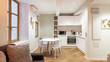 Estudio | Cocina privada | Refrigerador, microondas, parrilla de estufa y cafetera de espresso