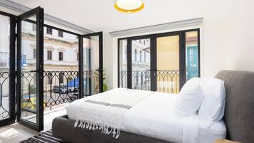 9 chambres, bureau, fer et planche Ă repasser, lit parapluie