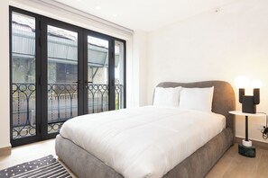 Schreibtisch, Bügeleisen/Bügelbrett, Reisekinderbett, kostenloses WLAN