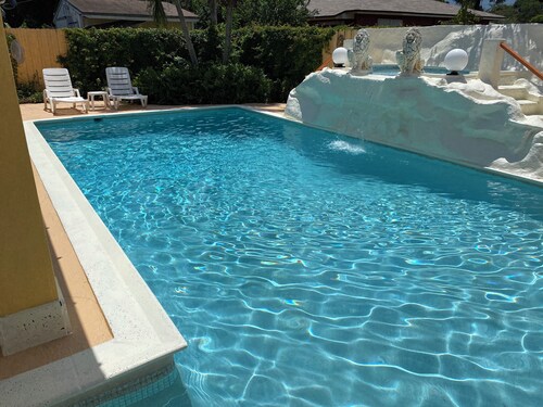 ANDY RESORT in charming Cutler Bay with AC, WiFi  . Bbq and more