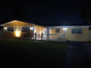 Unclassified image, 3 of 31, button - ANDY RESORT in charming Cutler Bay with AC, WiFi  . Bbq and more (Cutler Bay)