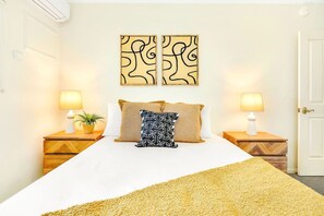 3 habitaciones, tabla de planchar con plancha y cuna de viaje 