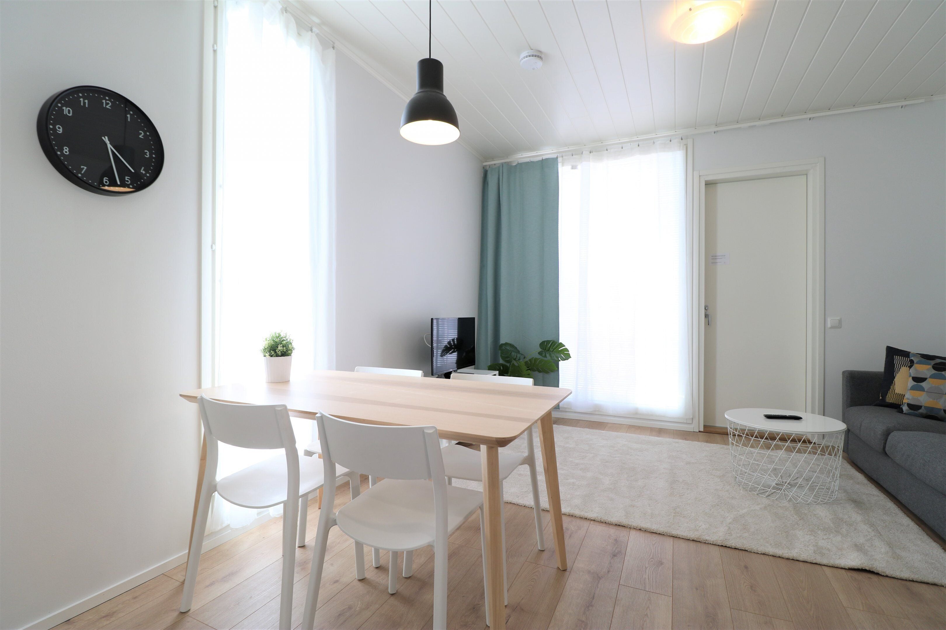 Apartamento clássico | Área de estar | TV de tela plana
