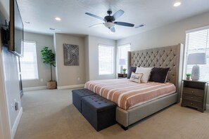 4 Schlafzimmer, Schreibtisch, Bügeleisen/Bügelbrett, Reisekinderbett