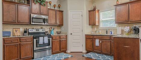 Fridge, microwave, stovetop, dishwasher