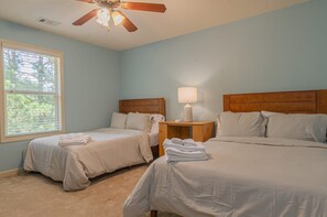 4 chambres, bureau, fer et planche à repasser, Wi-Fi