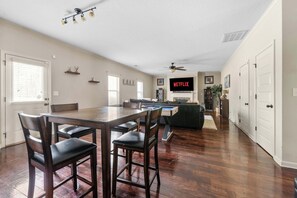 Dining - Fortson Family Retreat w/ Backyard Fire Pit (Columbus)