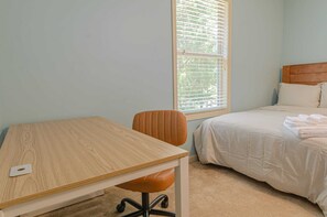 4 bedrooms, desk, iron/ironing board, WiFi - 4BR•Sleeps10•PoolTable•Grill•Parking•Near Ft Moore (Columbus)