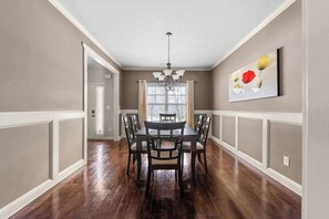 Dining - Fortson Family Retreat w/ Backyard Fire Pit (Columbus)