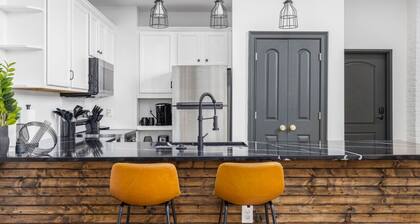 Stay in heart of Johnson City - Urban Loft