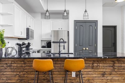 Stay in heart of Johnson City - Urban Loft