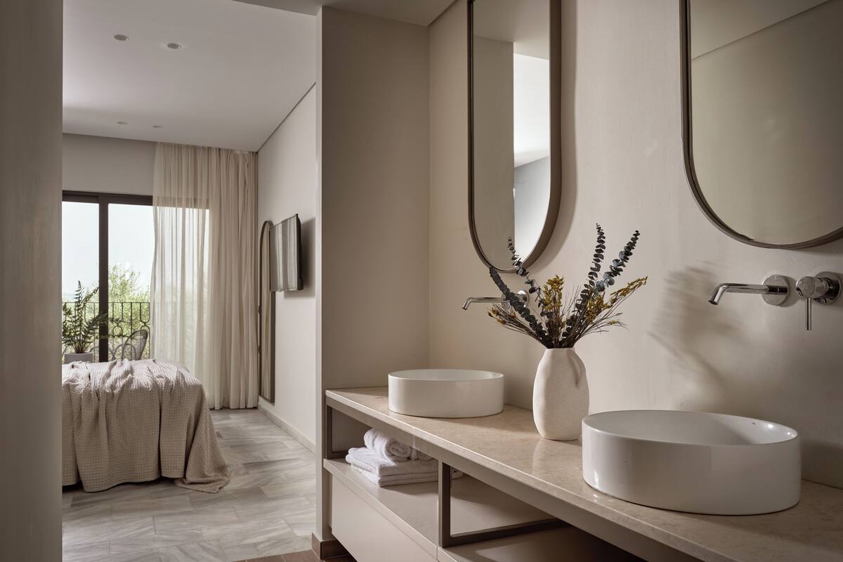 Classic Double or Twin Room, Garden View | In-room safe, blackout drapes, iron/ironing board (on request)