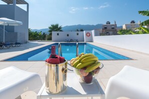 Villa, 4 habitaciones, fumadores, piscina privada | Piscina | Una piscina al aire libre