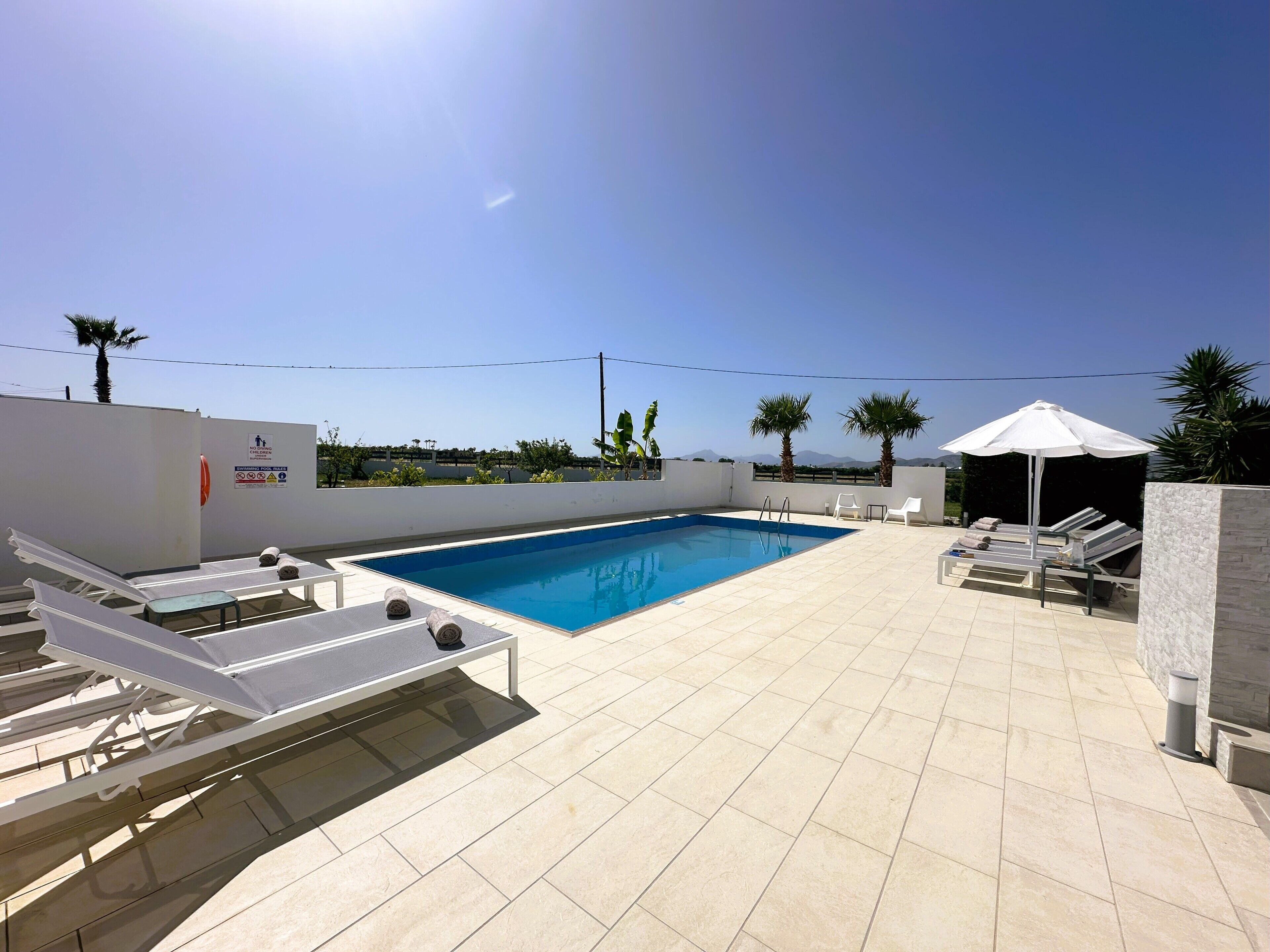 Vila, 4 quartos, para fumantes, piscina particular | Piscina | Piscina externa