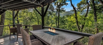 The Upper Deck in Montreat with Mountain Views