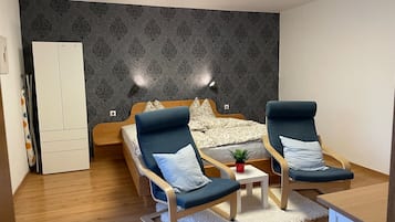 Departamento básico, 1 habitación, balcón, vista a la montaña | 1 habitación, insonorización y wifi gratis