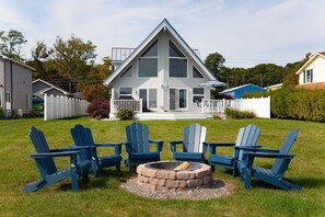 Terrace/patio - Lakefront Cottage w/ Hot Tub & Kayaks Access (Geneva)