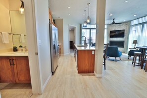 Interior - LakeView- Luxurious 2Bdr/2.5 Bath/Den Vacation Suite (Garden City)