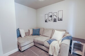 TV - 214 - Bear Lake Escapes. Everything you could want for the perfect get-away! (Garden City)