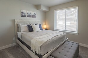 4 bedrooms, iron/ironing board, WiFi, bed sheets - 214 - Bear Lake Escapes. Everything you could want for the perfect get-away! (Garden City)