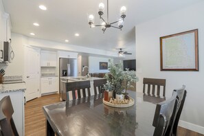 Dining - 214 - Bear Lake Escapes. Everything you could want for the perfect get-away! (Garden City)