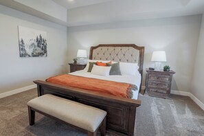 4 habitaciones, tabla de planchar con plancha, wifi y ropa de cama 