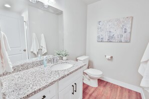 Shower, hair dryer, towels - 214 - Bear Lake Escapes. Everything you could want for the perfect get-away! (Garden City)