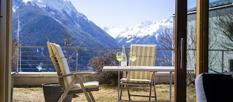 Chasa Arpiglia: Modern 2.5-room apartment and sun terrace Guarda