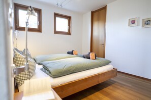 Bügeleisen/Bügelbrett, kostenloses WLAN, Bettwäsche